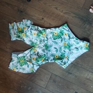 New with tags Binlowis size M bathing suit with flounce sleeve green and yellow